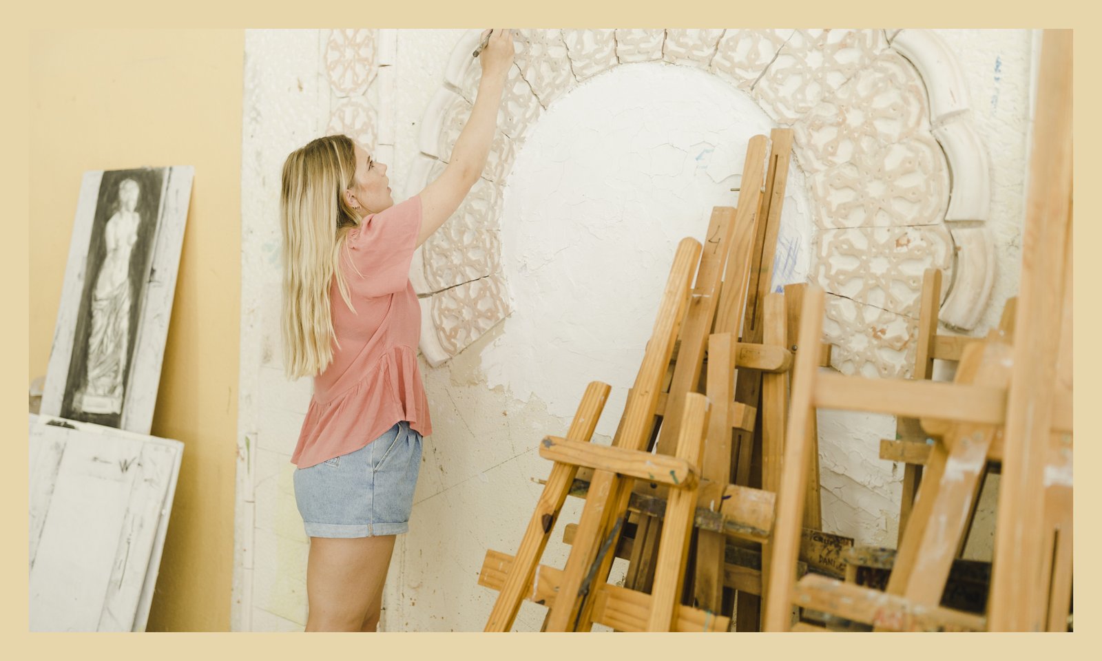 How to Create a Vintage Gallery Wall | Timeless Décor Ideas